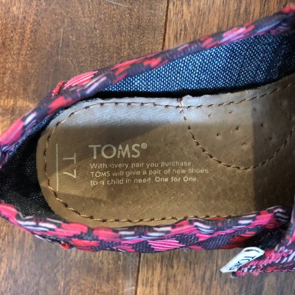 Toms Toddler Slip-ons - size 7 - Picture 2 of 4